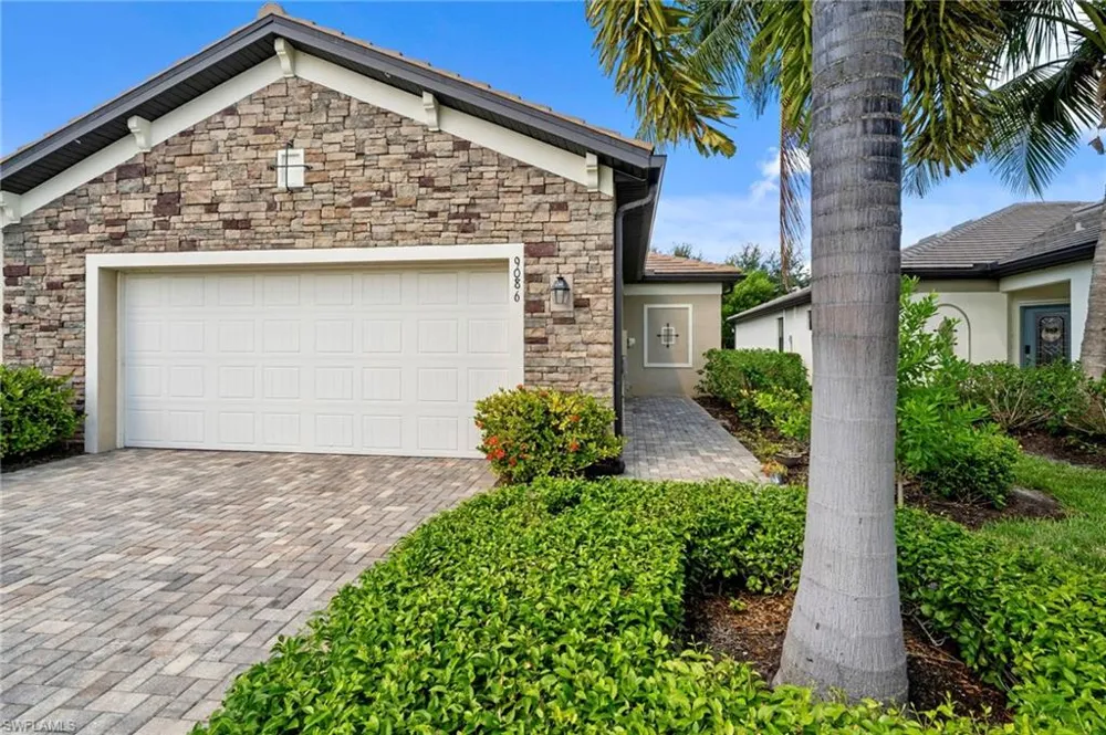 9086 Woodhurst Drive Naples, FL 34120