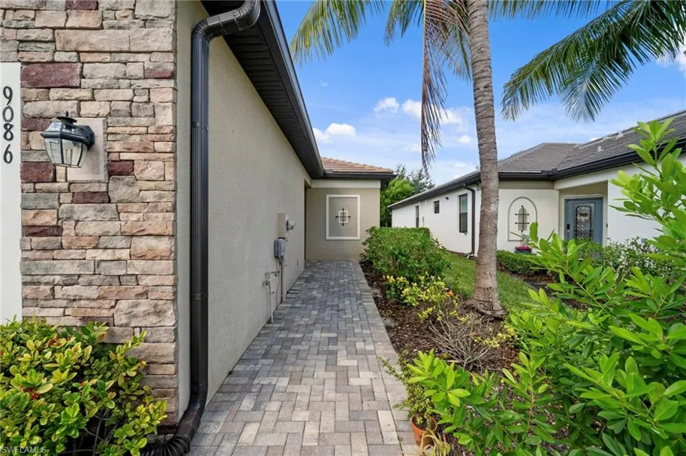 9086 Woodhurst Drive Naples, FL 34120