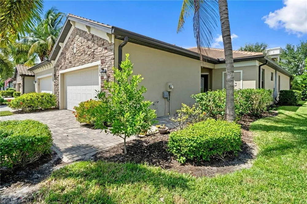 9086 Woodhurst Drive Naples, FL 34120