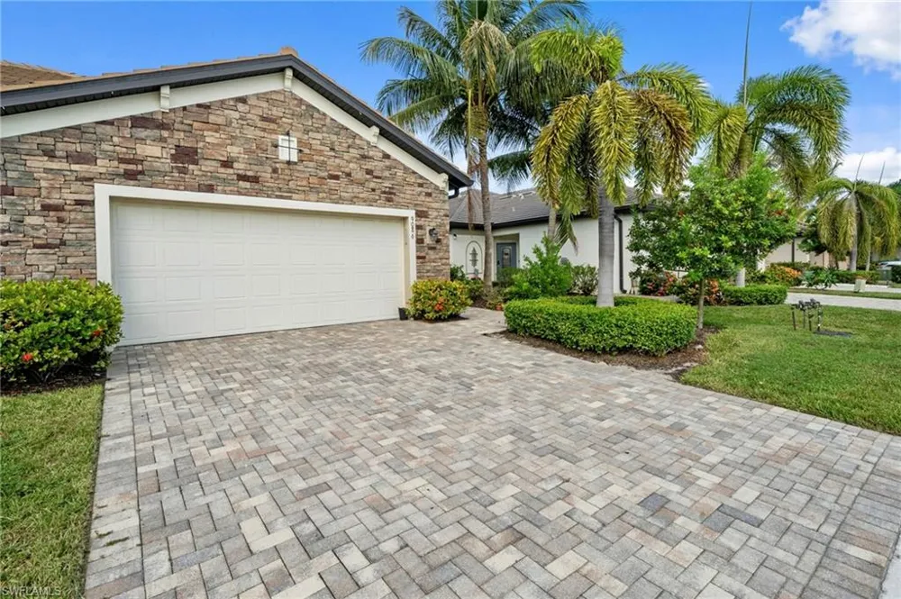 9086 Woodhurst Drive Naples, FL 34120
