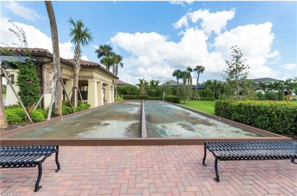 9086 Woodhurst Drive Naples, FL 34120