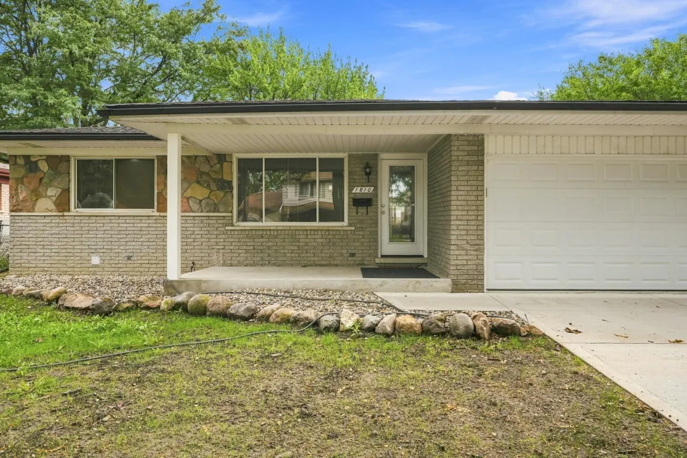 1810 Briarwood Drive Madison Heights City, MI 48071