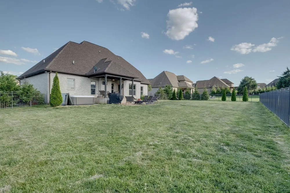 902 Larkspur Ln Lebanon, TN 37087