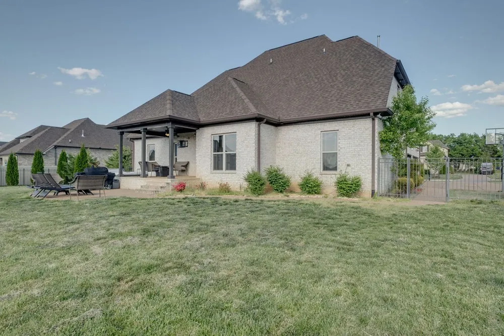 902 Larkspur Ln Lebanon, TN 37087