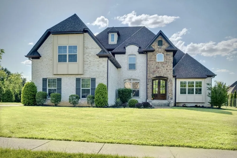902 Larkspur Ln Lebanon, TN 37087