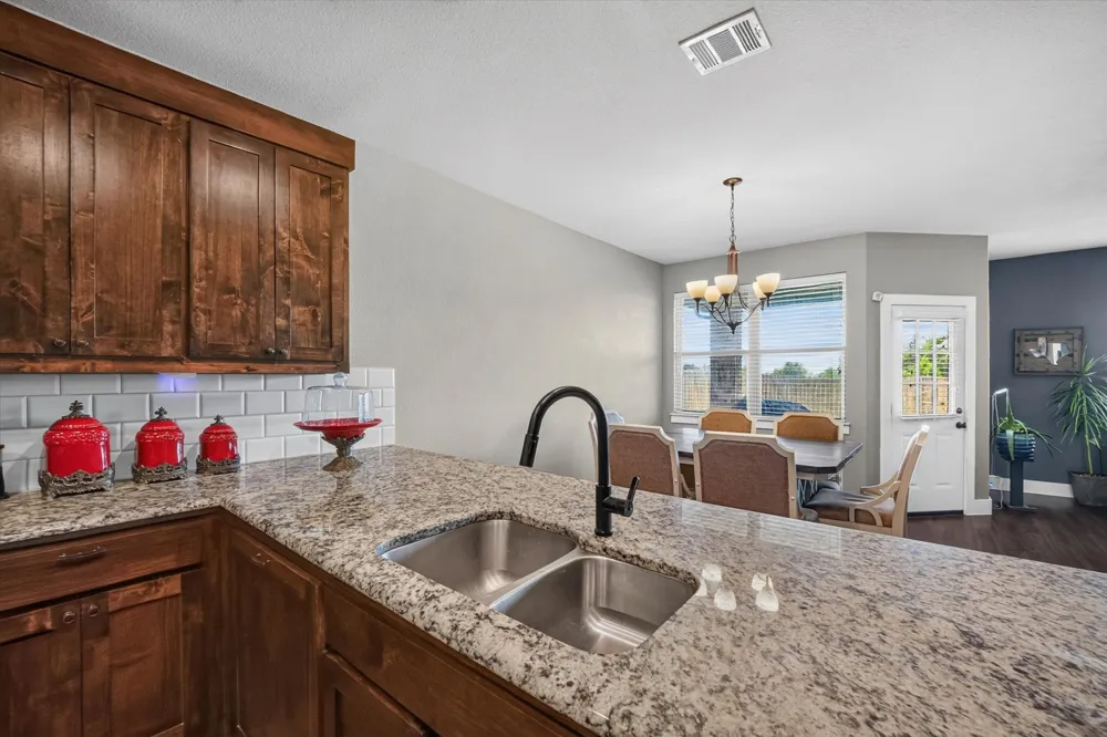 39 S Highland Drive Sanger, TX 76266