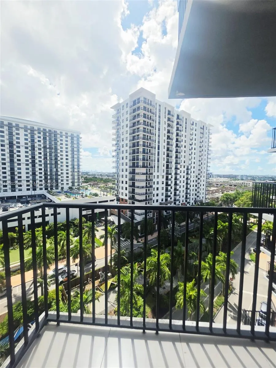 5252 NW 85th Ave #809 Doral, FL 33166