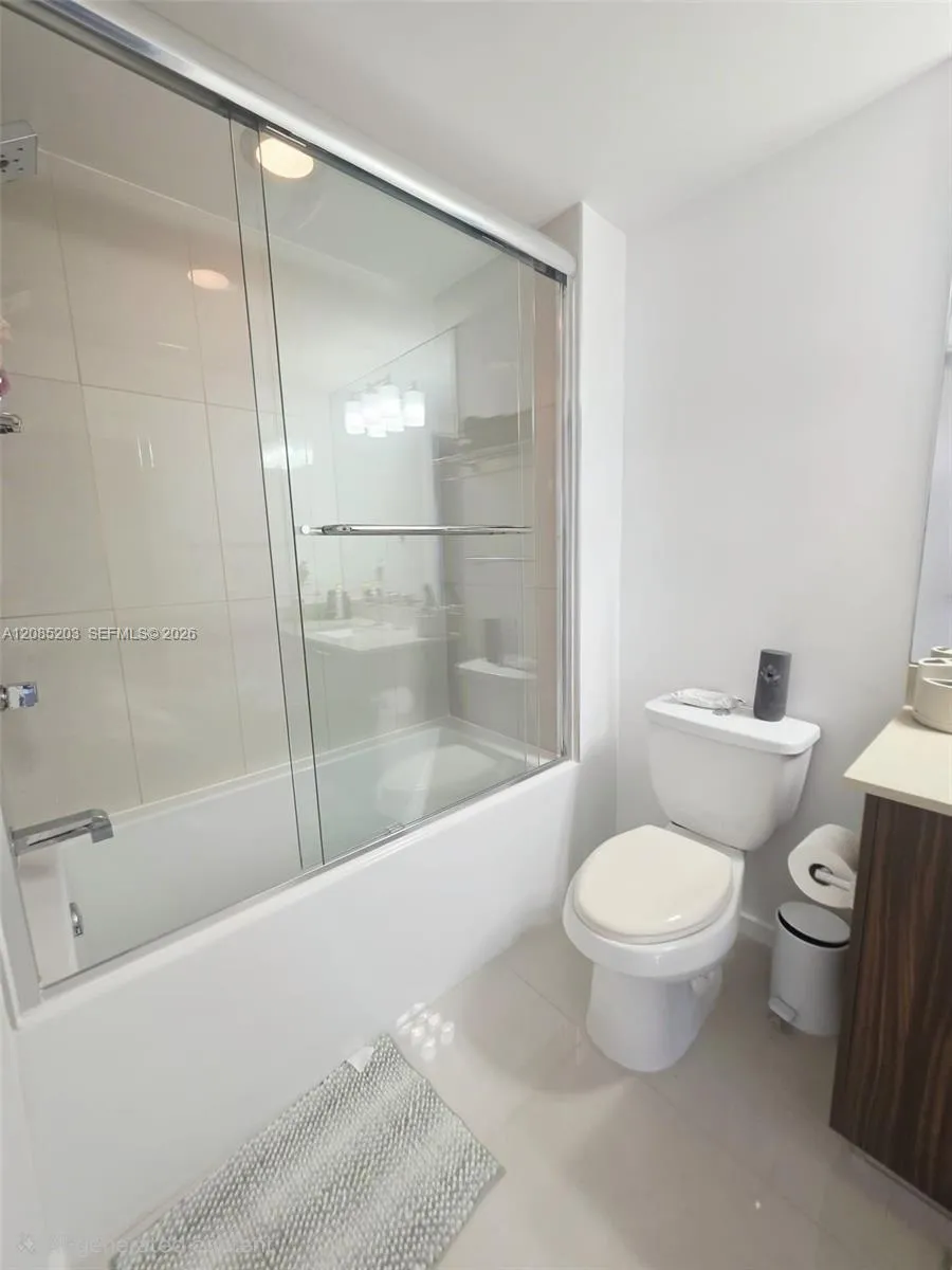 5252 NW 85th Ave #809 Doral, FL 33166
