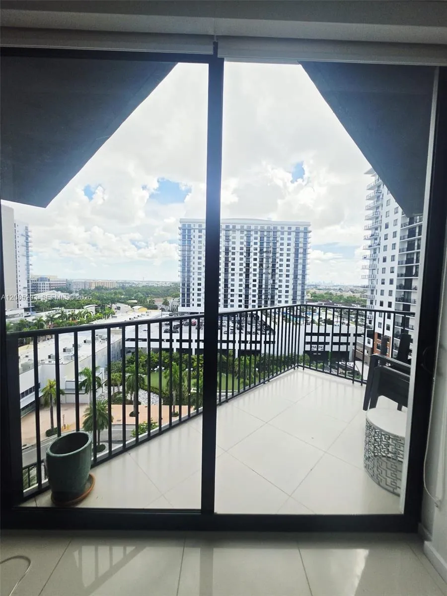5252 NW 85th Ave #809 Doral, FL 33166