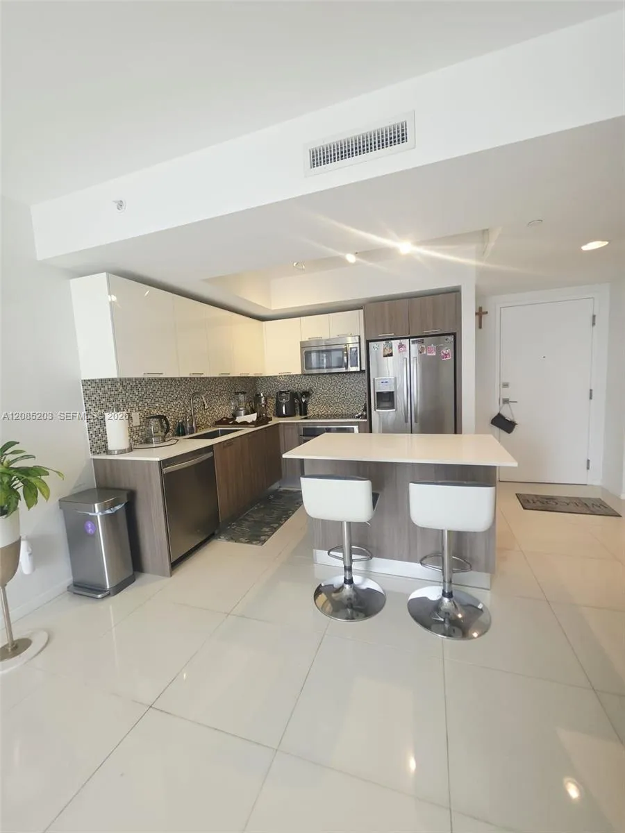 5252 NW 85th Ave #809 Doral, FL 33166