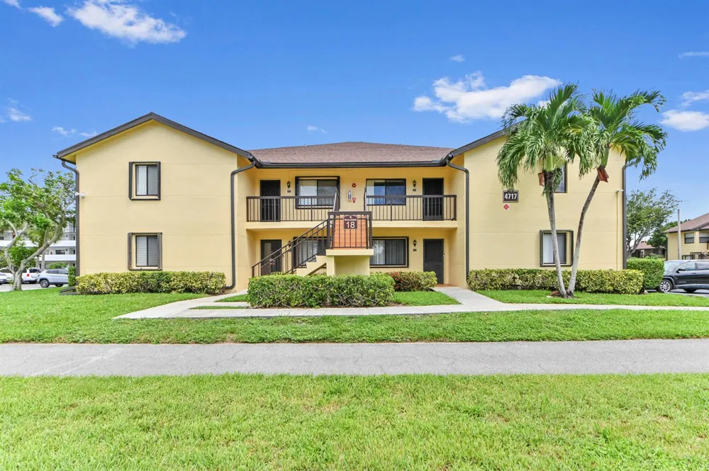 4717 Lucerne Lakes Boulevard E #201 Lake Worth, FL 33467
