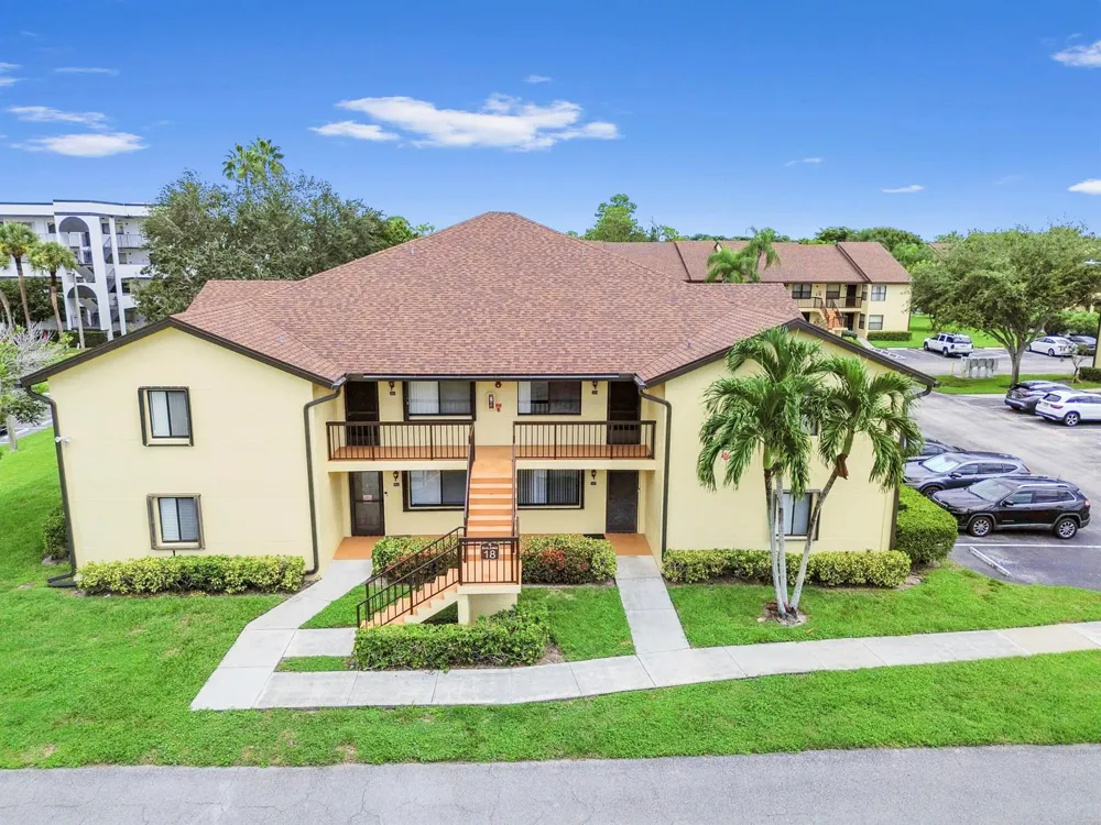4717 Lucerne Lakes Boulevard E #201 Lake Worth, FL 33467