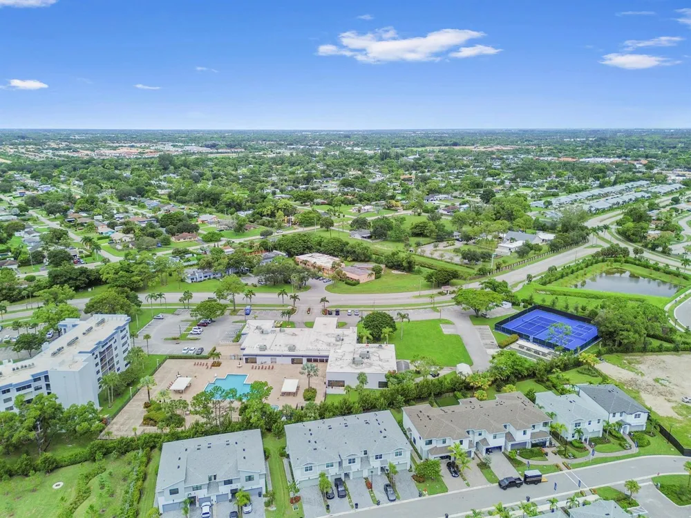 4717 Lucerne Lakes Boulevard E #201 Lake Worth, FL 33467