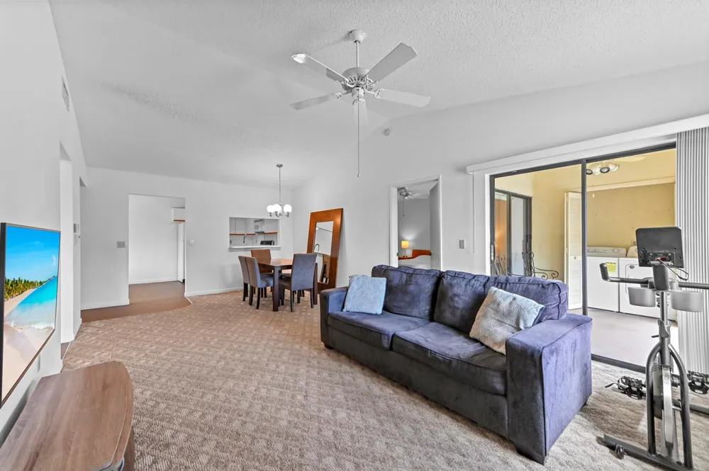 4717 Lucerne Lakes Boulevard E #201 Lake Worth, FL 33467