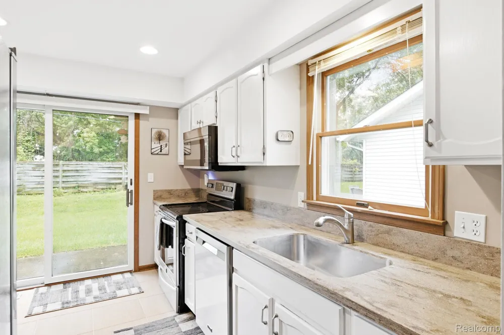 3948 Butternut Court Port Huron City, MI 48060