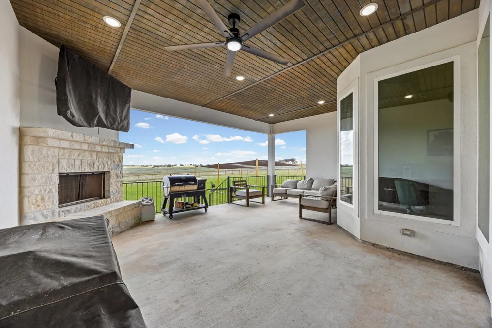 112 Pioneer Drive La Vernia, TX 78121