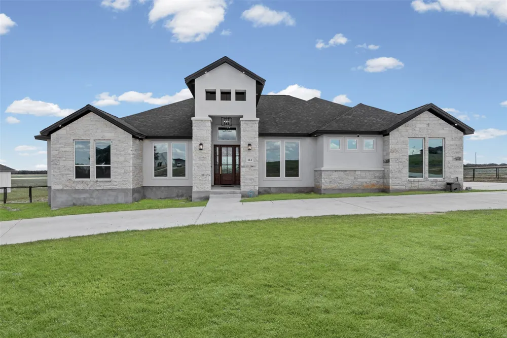 112 Pioneer Drive La Vernia, TX 78121