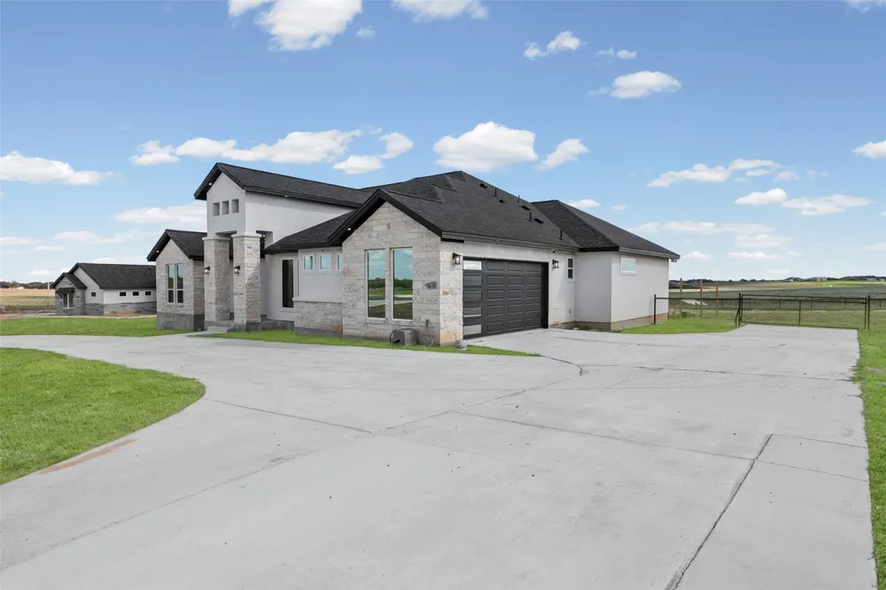 112 Pioneer Drive La Vernia, TX 78121