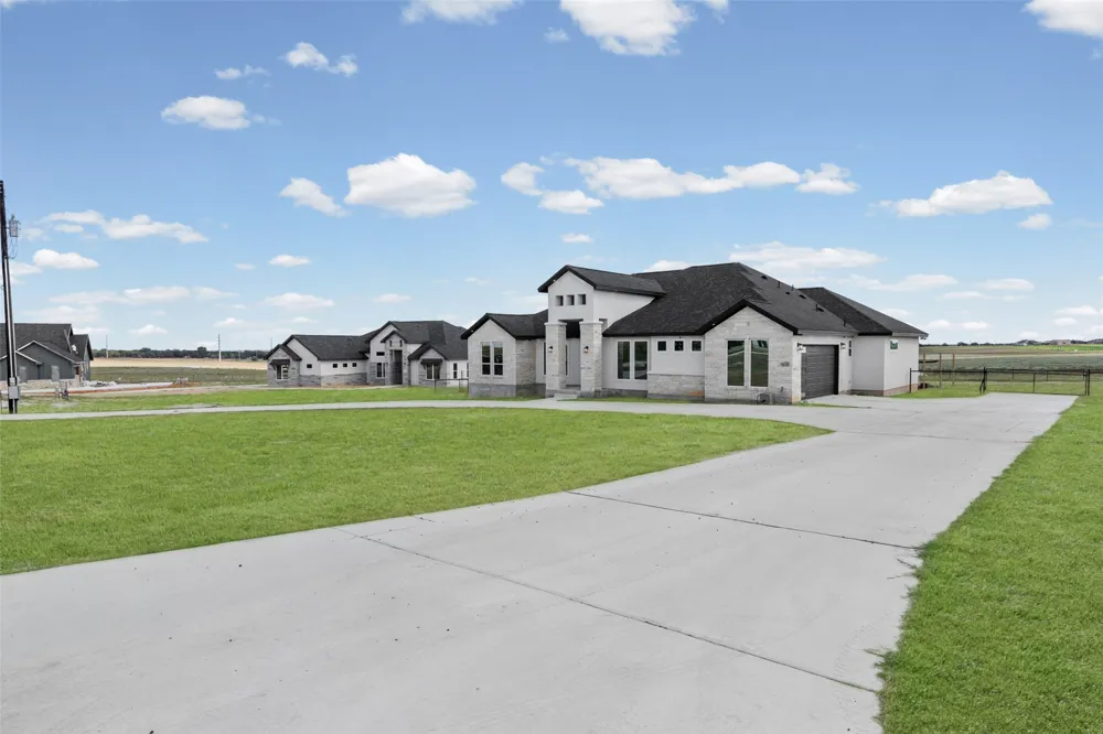 112 Pioneer Drive La Vernia, TX 78121