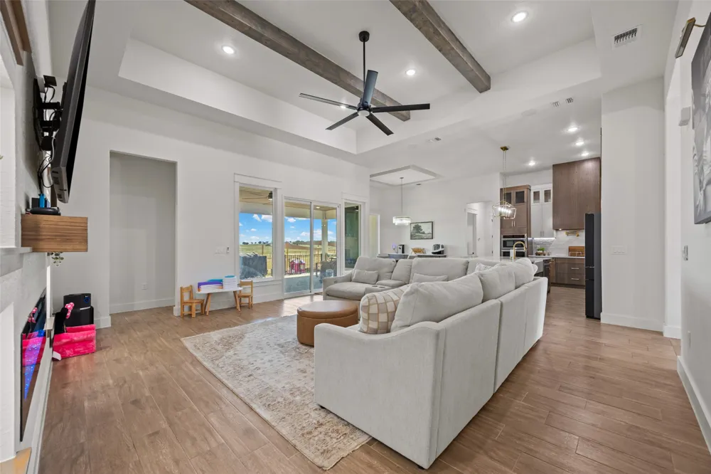 112 Pioneer Drive La Vernia, TX 78121
