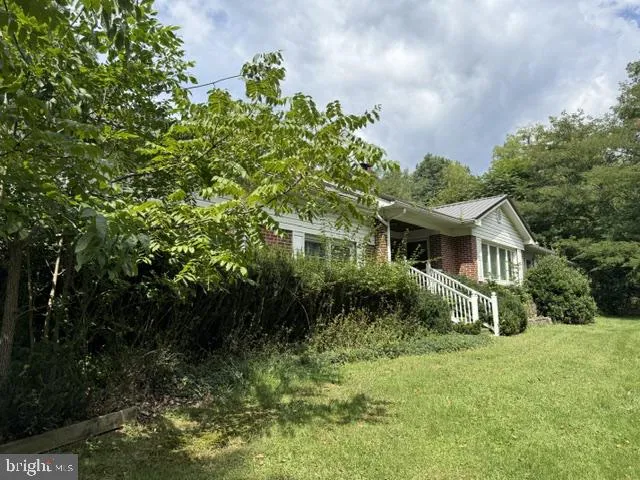 22413 MOUNTAINEER DR Seneca Rocks, WV 26884