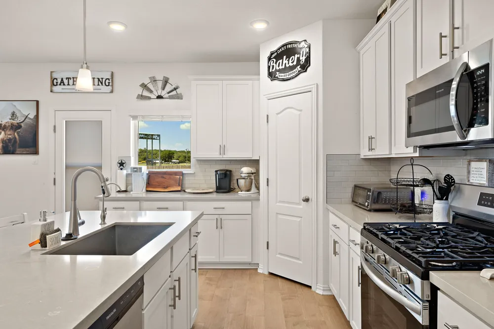 100 Windgate Drive Hutto, TX 78634