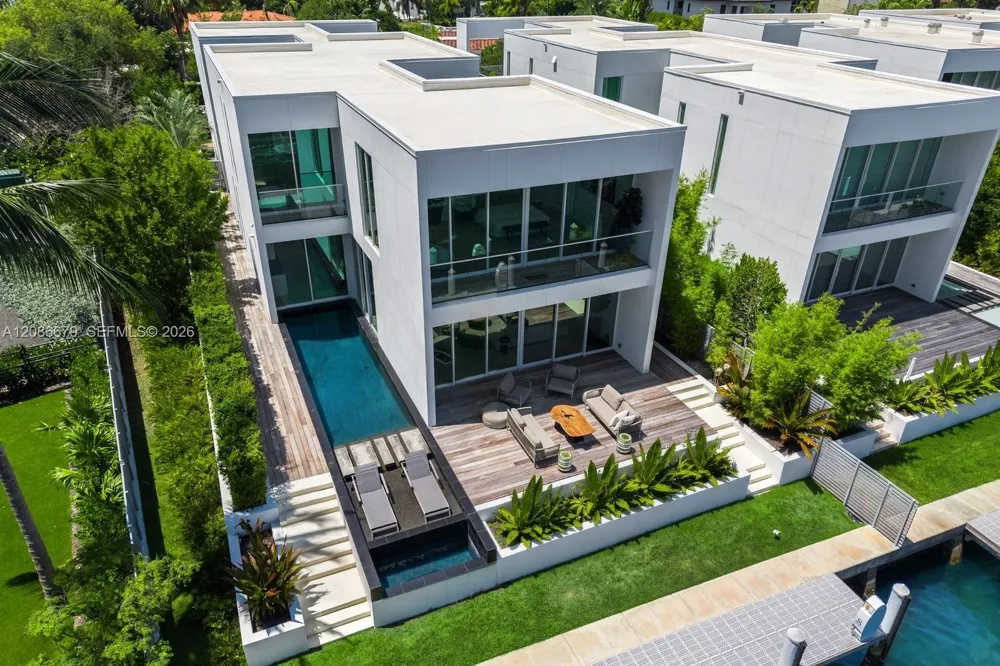 1011 W 48th St #8 Miami Beach, FL 33140