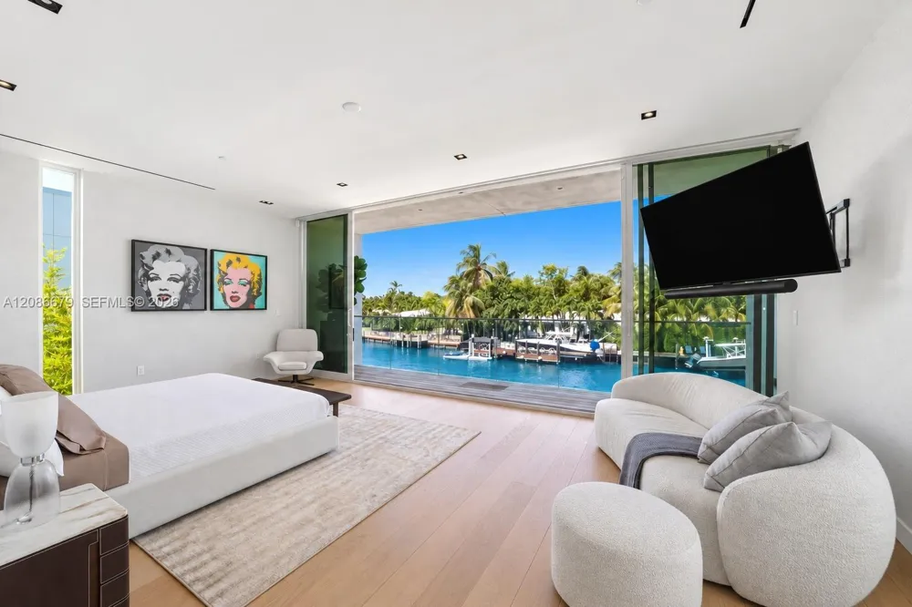 1011 W 48th St #8 Miami Beach, FL 33140
