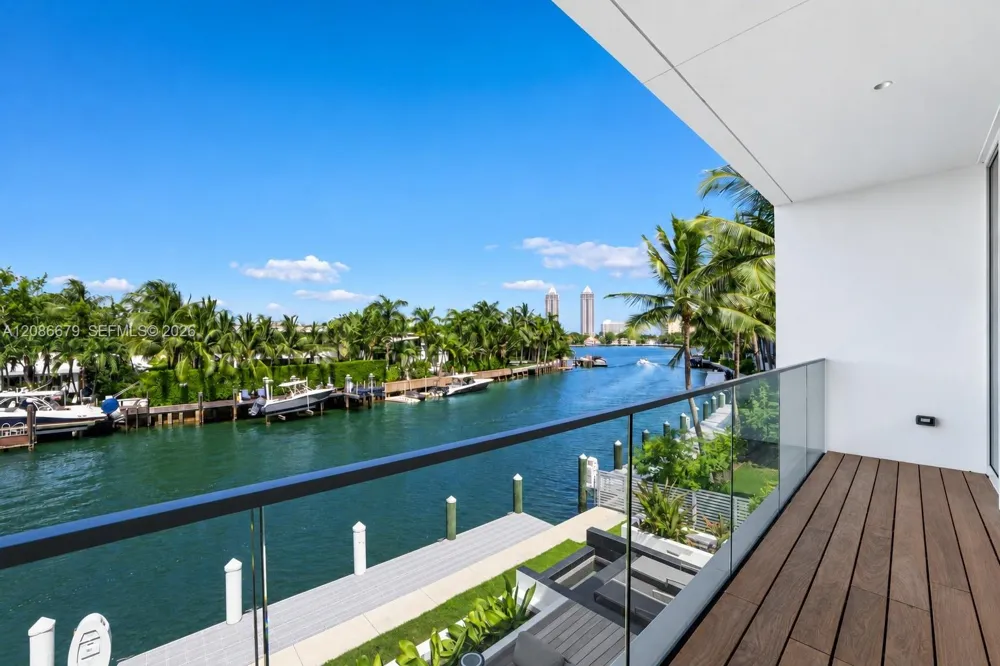 1011 W 48th St #8 Miami Beach, FL 33140