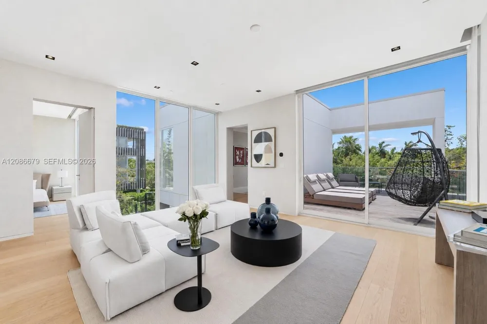 1011 W 48th St #8 Miami Beach, FL 33140