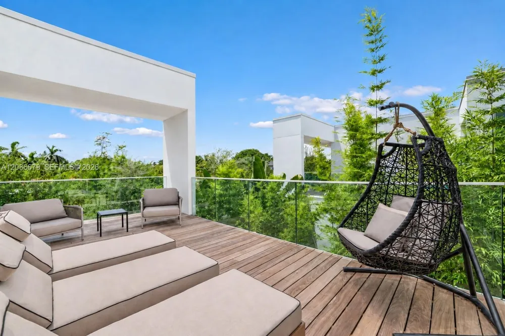 1011 W 48th St #8 Miami Beach, FL 33140