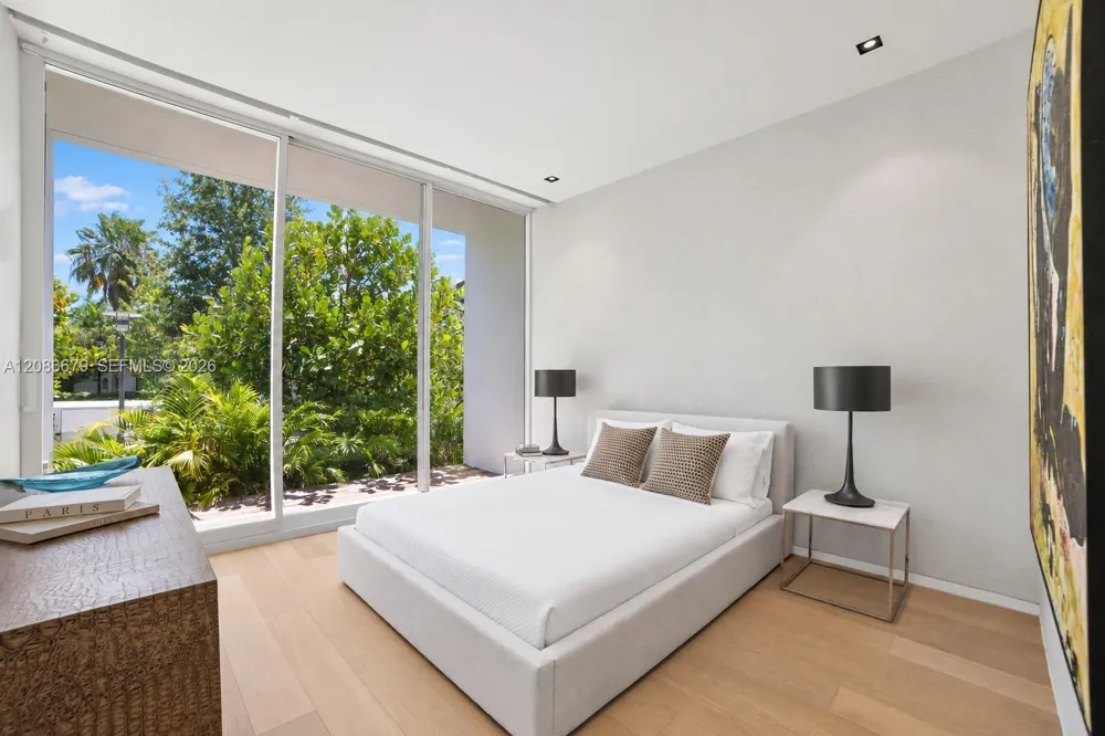 1011 W 48th St #8 Miami Beach, FL 33140