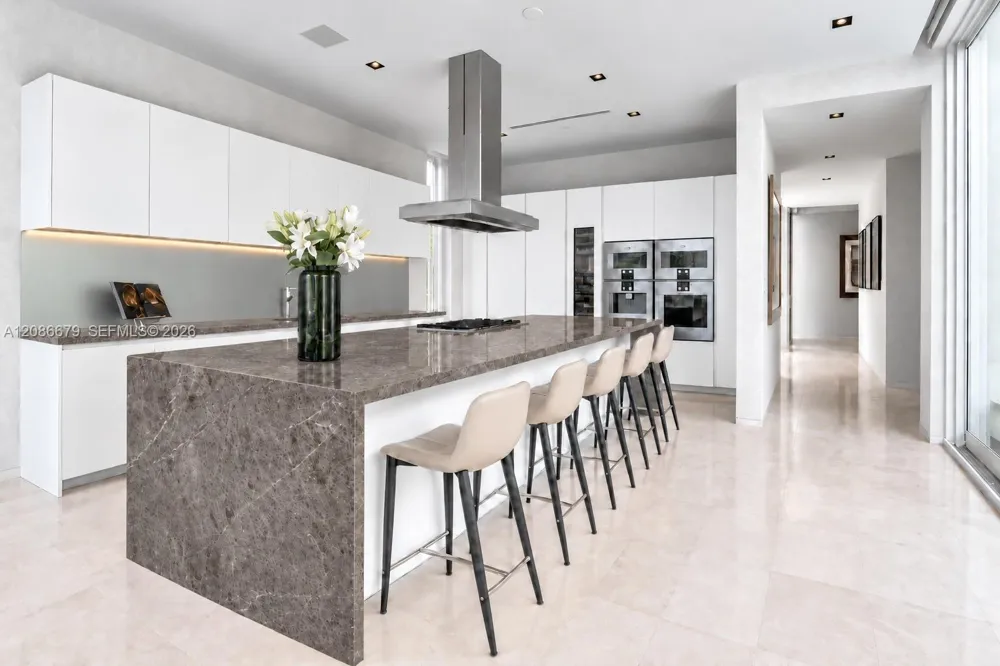 1011 W 48th St #8 Miami Beach, FL 33140