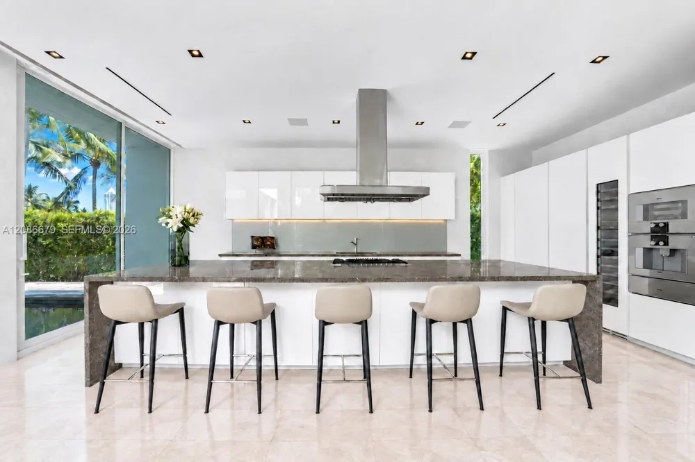 1011 W 48th St #8 Miami Beach, FL 33140