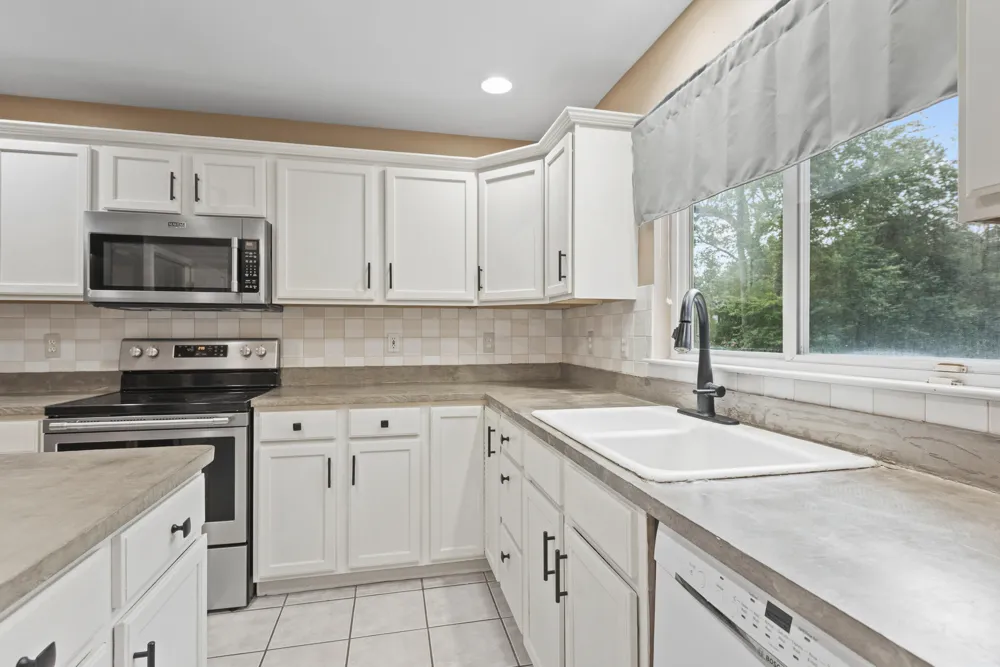 7403 Pine Creek Trail Waterford, MI 48327