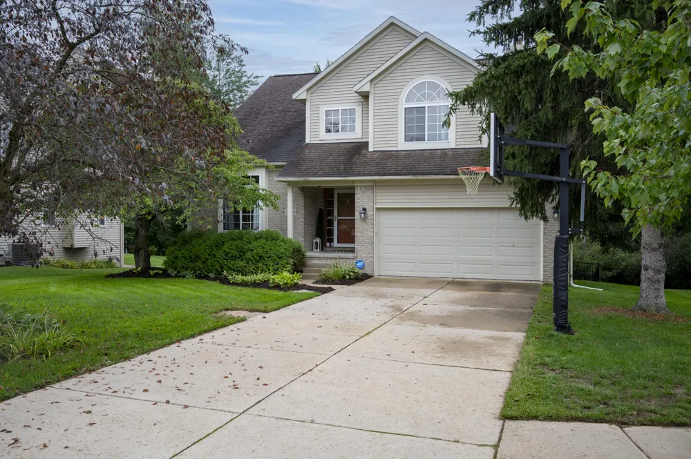 7403 Pine Creek Trail Waterford, MI 48327