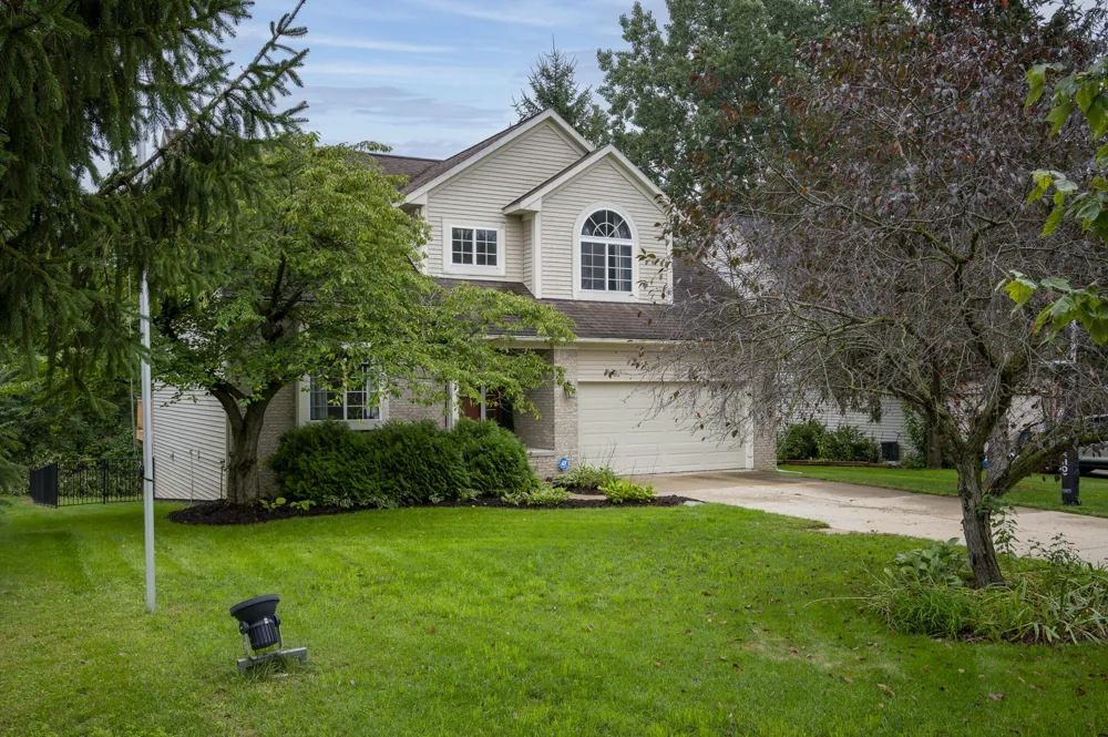 7403 Pine Creek Trail Waterford, MI 48327
