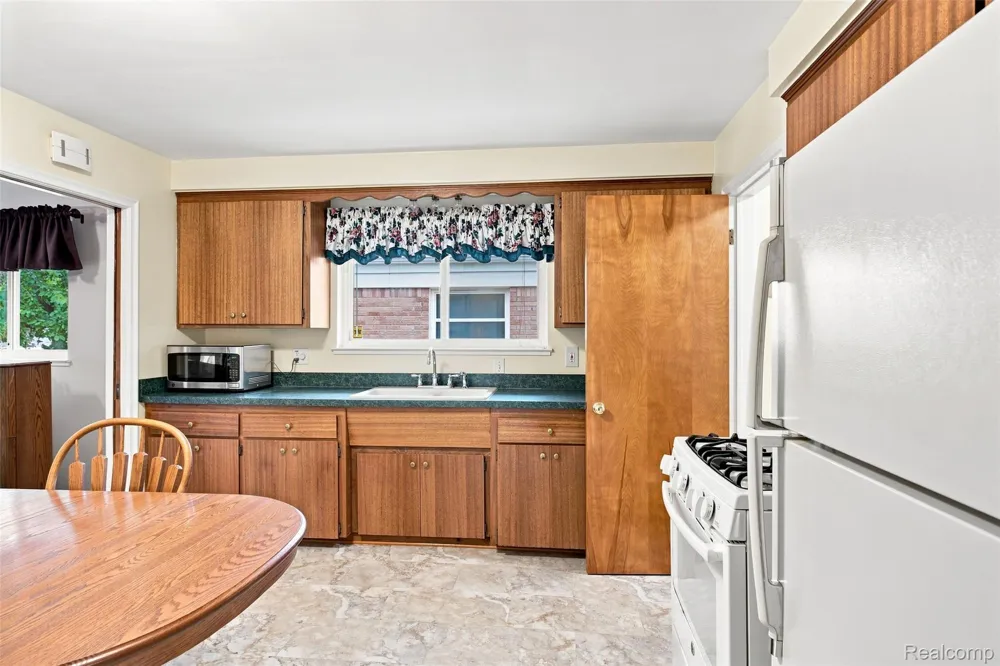 3921 Harding Street Dearborn Heights City, MI 48125