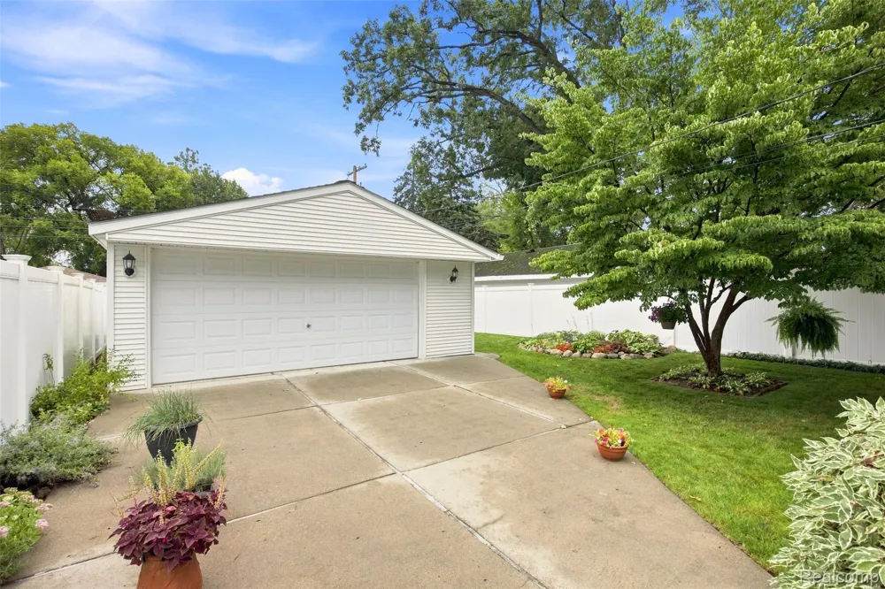 3921 Harding Street Dearborn Heights City, MI 48125