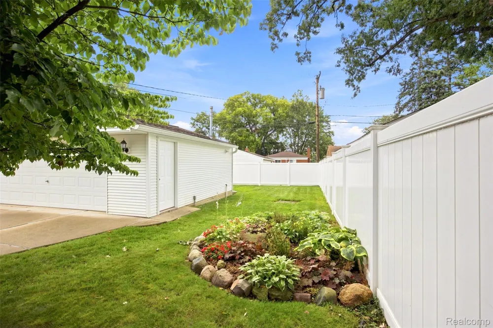 3921 Harding Street Dearborn Heights City, MI 48125
