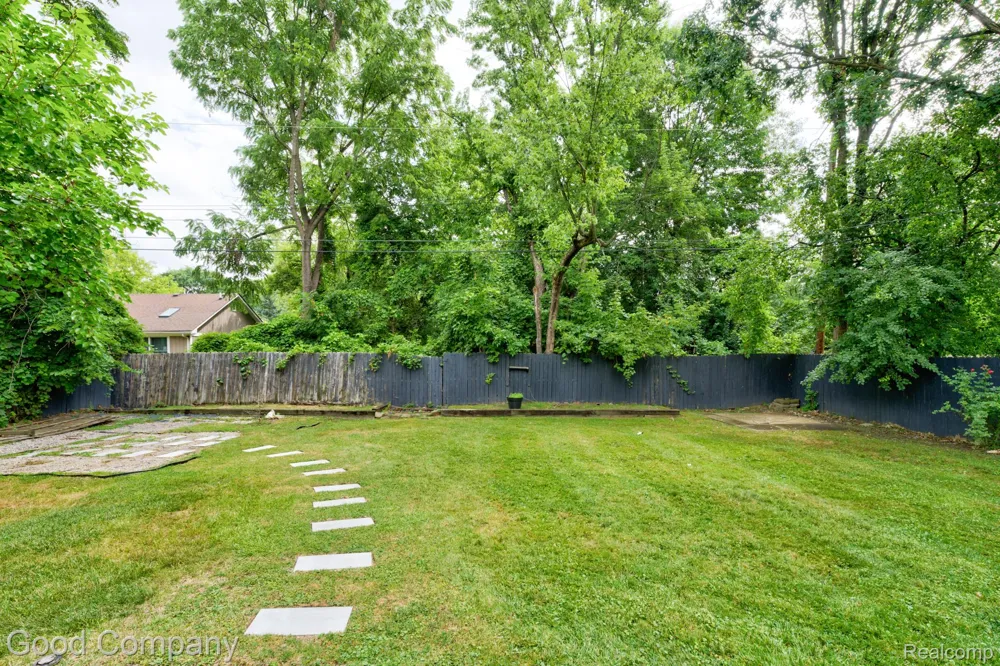 30110 Fairfax Street Southfield City, MI 48076
