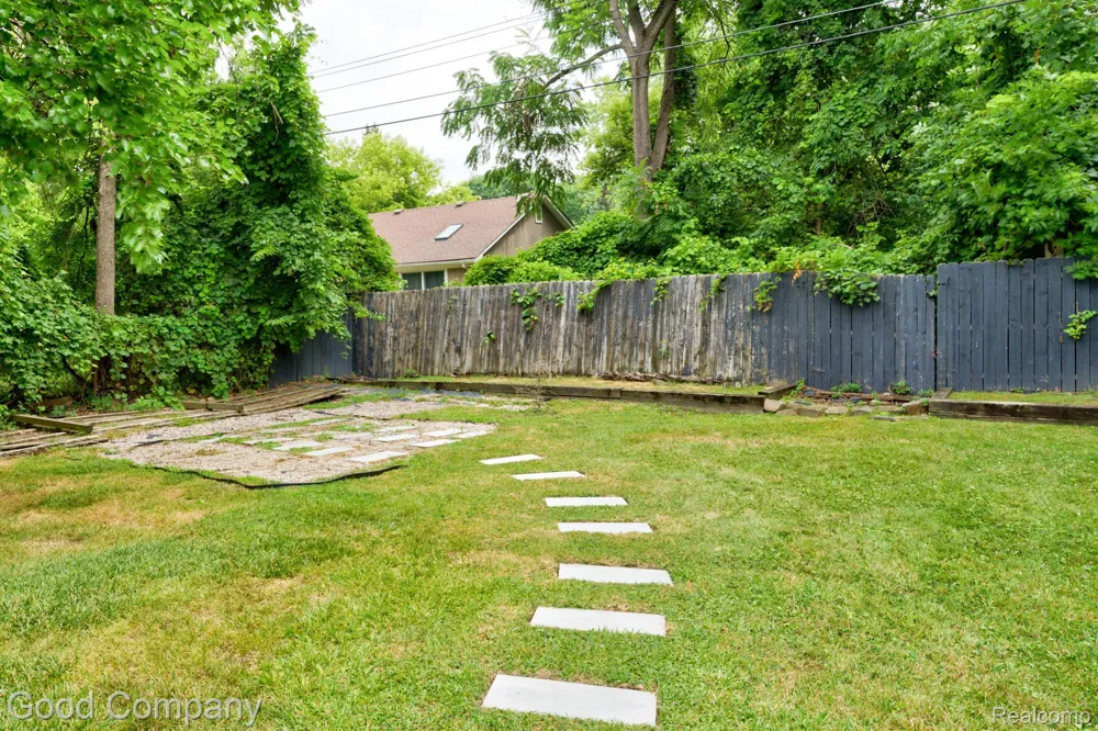 30110 Fairfax Street Southfield City, MI 48076