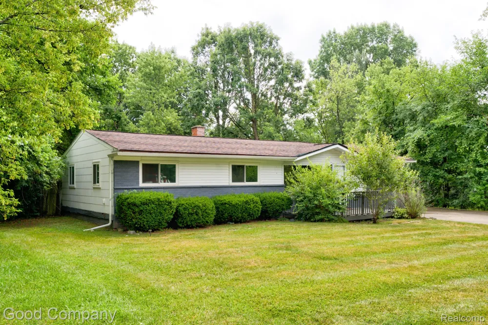 30110 Fairfax Street Southfield City, MI 48076