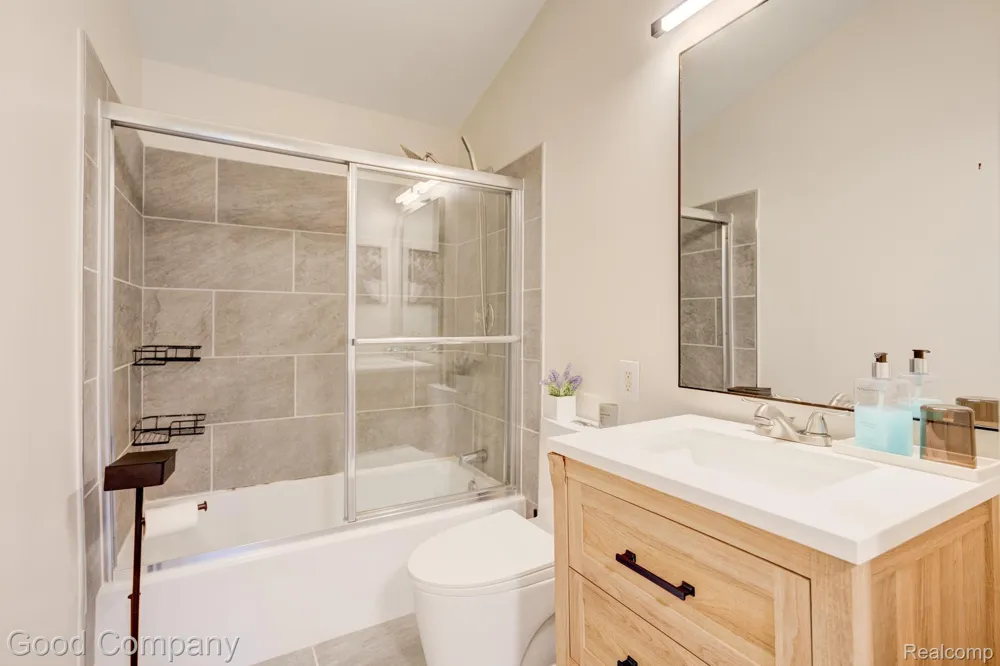 30110 Fairfax Street Southfield City, MI 48076
