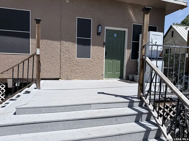 1030 W HUISACHE AVE San Antonio, TX 78201