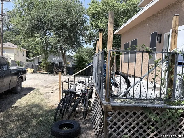 1030 W HUISACHE AVE San Antonio, TX 78201
