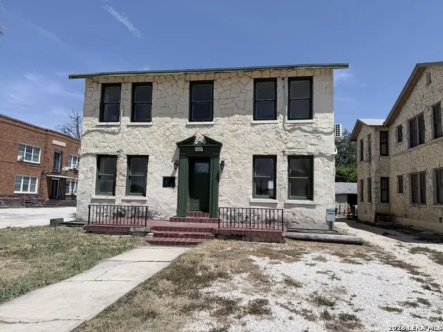 1407 W WOODLAWN AVE San Antonio, TX 78201