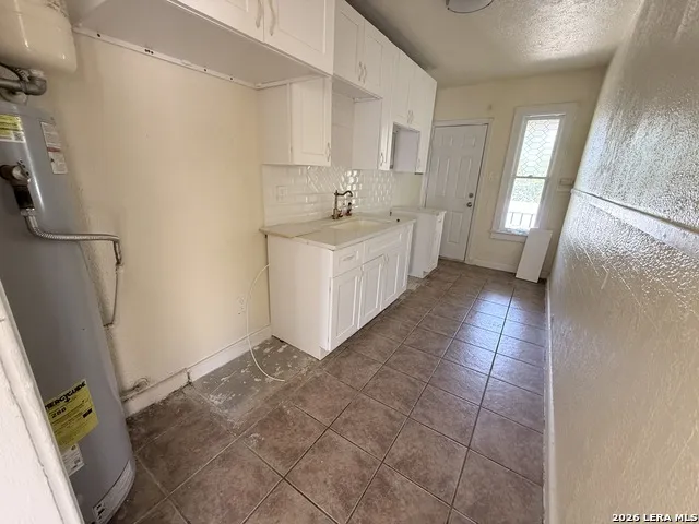 1407 W WOODLAWN AVE San Antonio, TX 78201