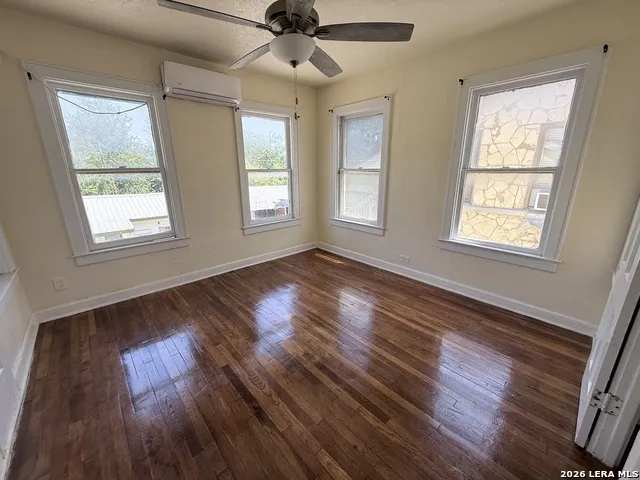 1407 W WOODLAWN AVE San Antonio, TX 78201
