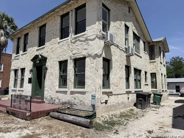 1407 W WOODLAWN AVE San Antonio, TX 78201